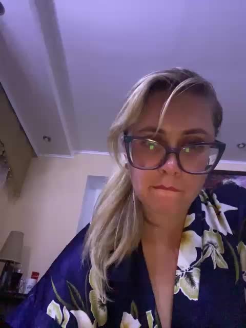 Elegant00Girl Adult Chat October 15, 2025