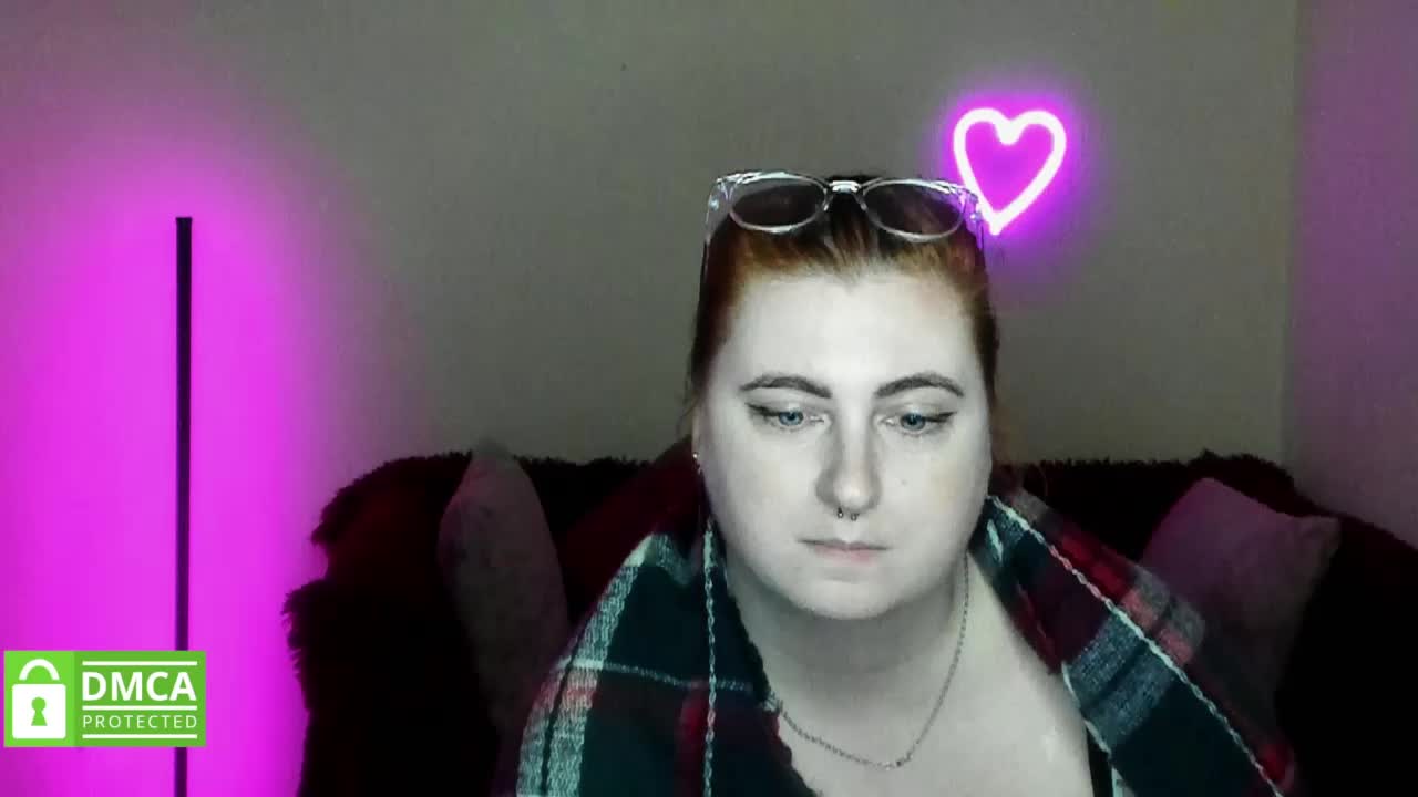 Aliciaredluv_2025-10-15_18-44-06_820 Adult Chat October 15, 2025