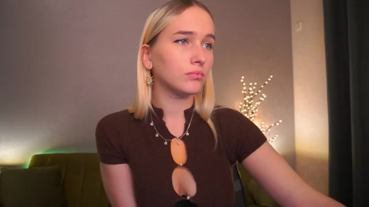 LilElfie Adult Chat October 15, 2025