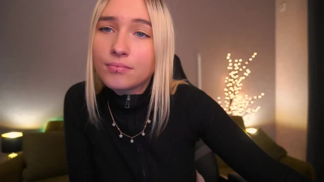 LilElfie Adult Chat October 15, 2025