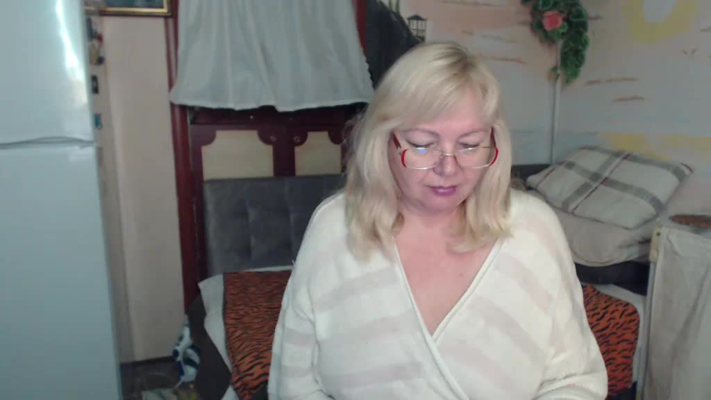 EvelynLoveShy Adult Chat October 16, 2025