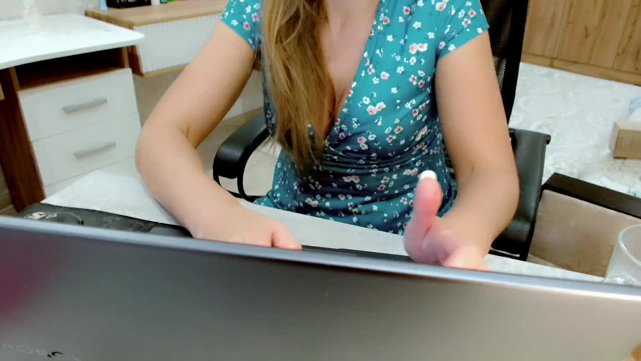 JuicyGloss Adult Chat October 17, 2025