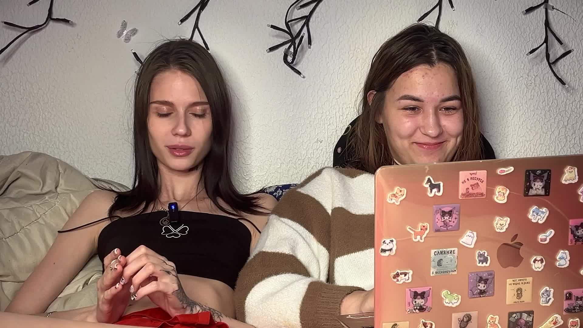 ZoyaVikki Adult Chat October 22, 2025