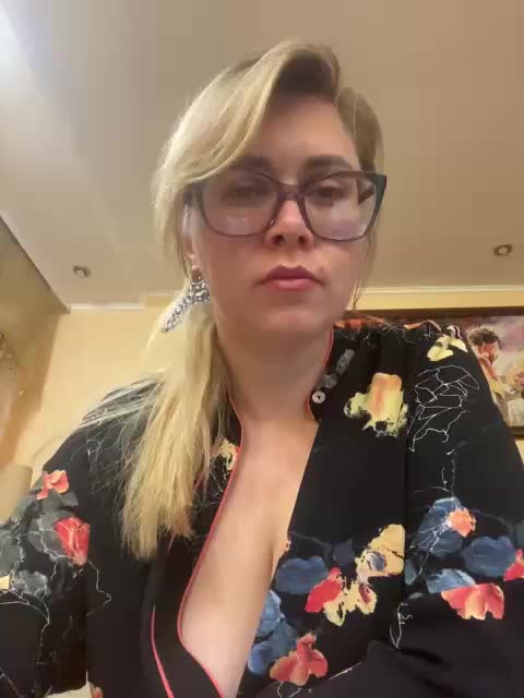 Elegant00Girl Adult Chat October 20, 2025