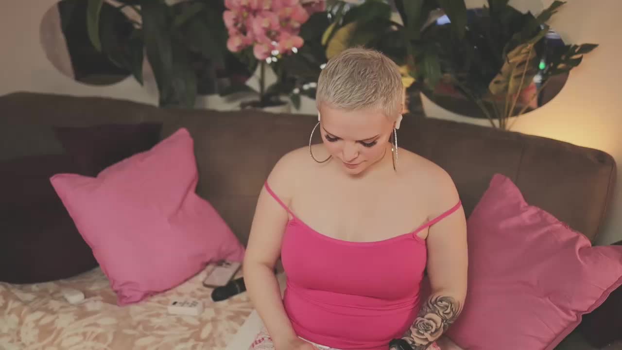 LikaBerry Adult Chat October 17, 2025