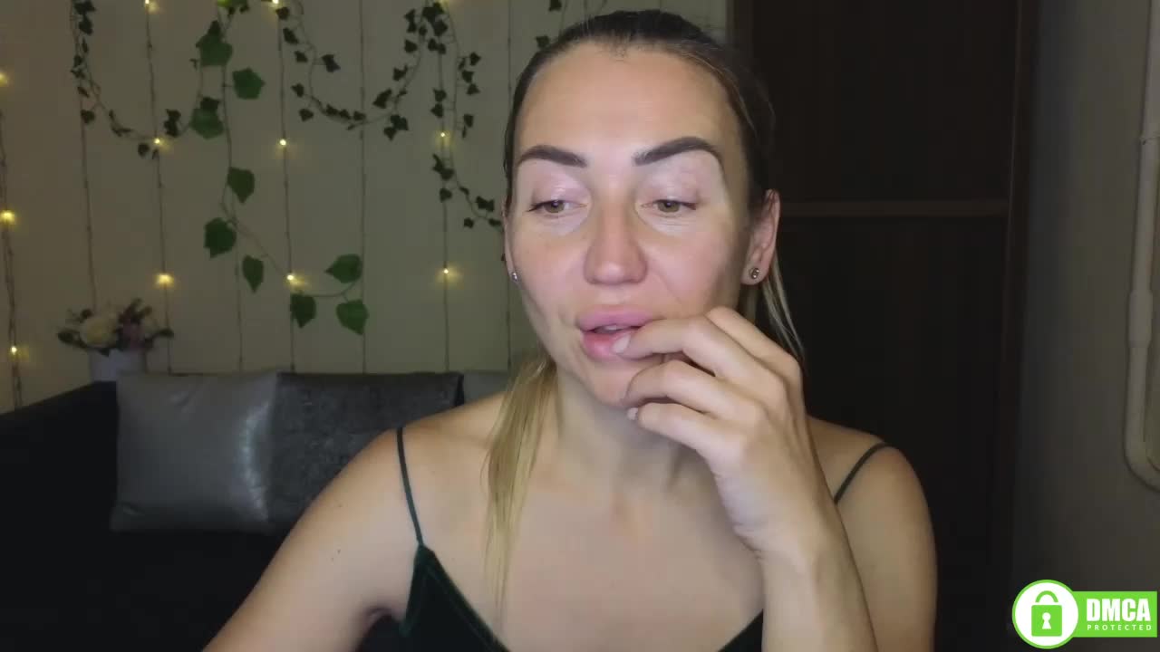 Jullyblondkiss Adult Chat October 28, 2025