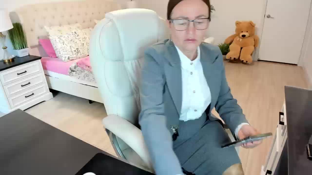 -Michelle- Adult Chat October 19, 2025