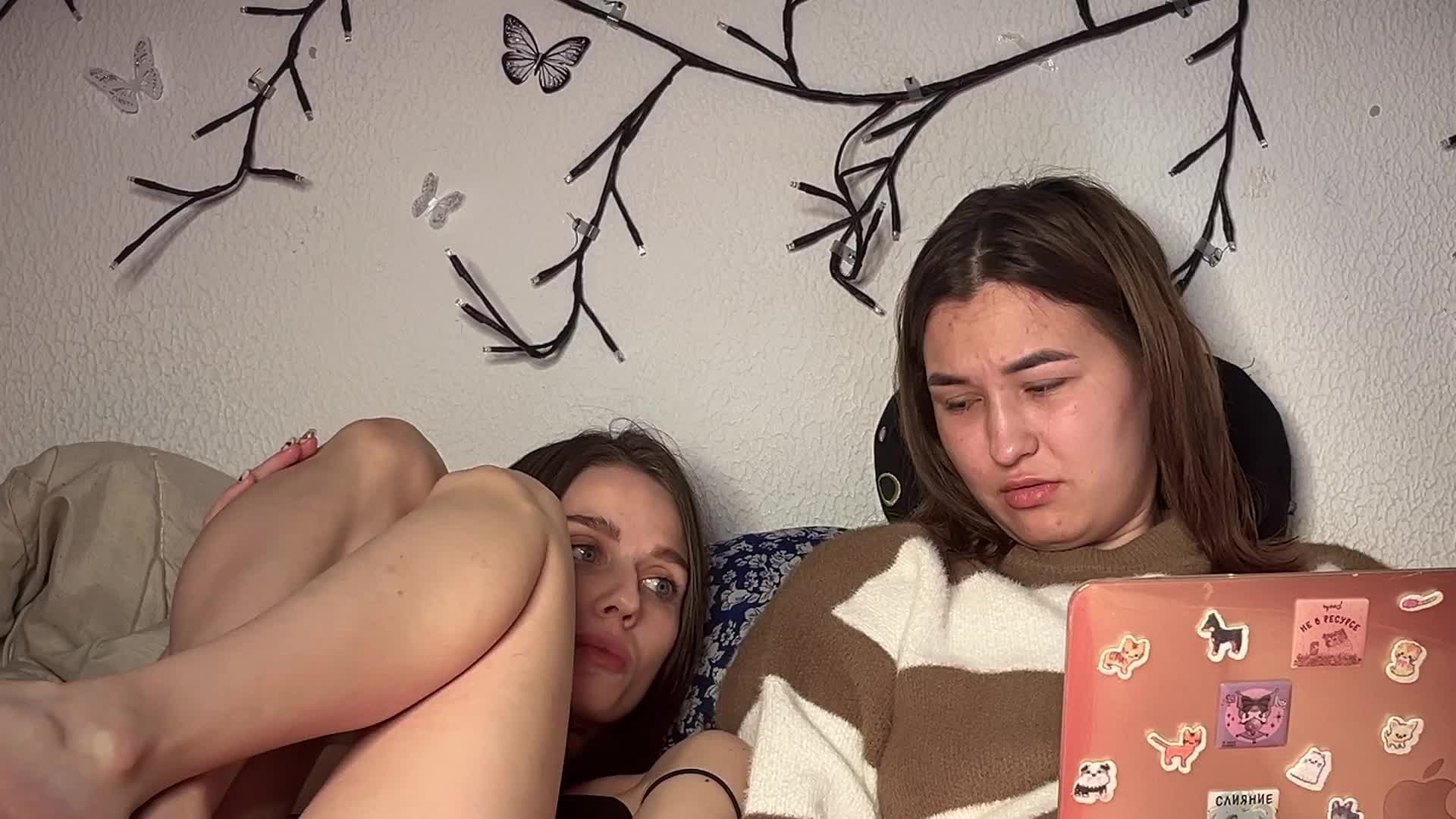 ZoyaVikki Adult Chat October 22, 2025