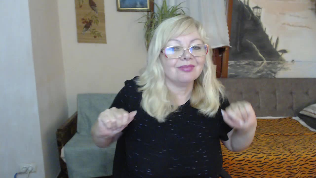 EvelynLoveShy Adult Chat October 31, 2025