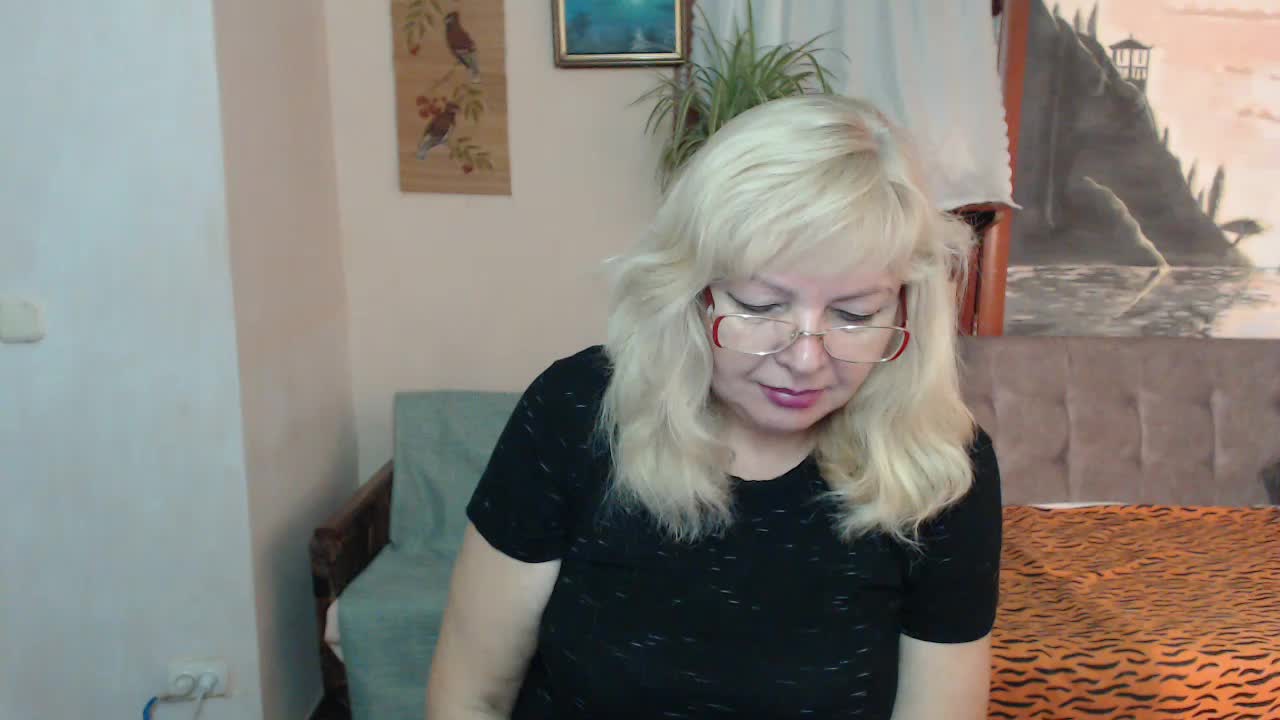 EvelynLoveShy Adult Chat October 29, 2025