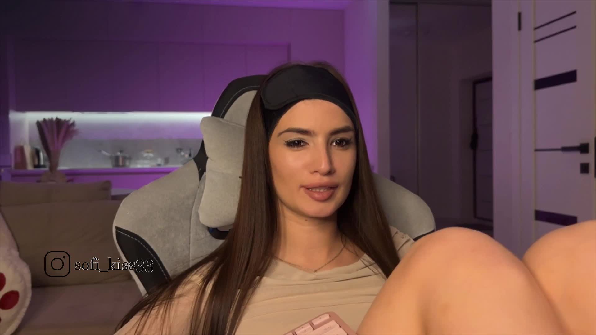 Sofi-Mi Adult Chat October 28, 2025