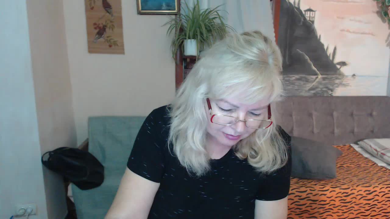 EvelynLoveShy Adult Chat October 30, 2025