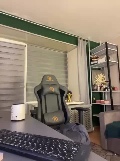 1_Aariella_1 Adult Chat October 31, 2025