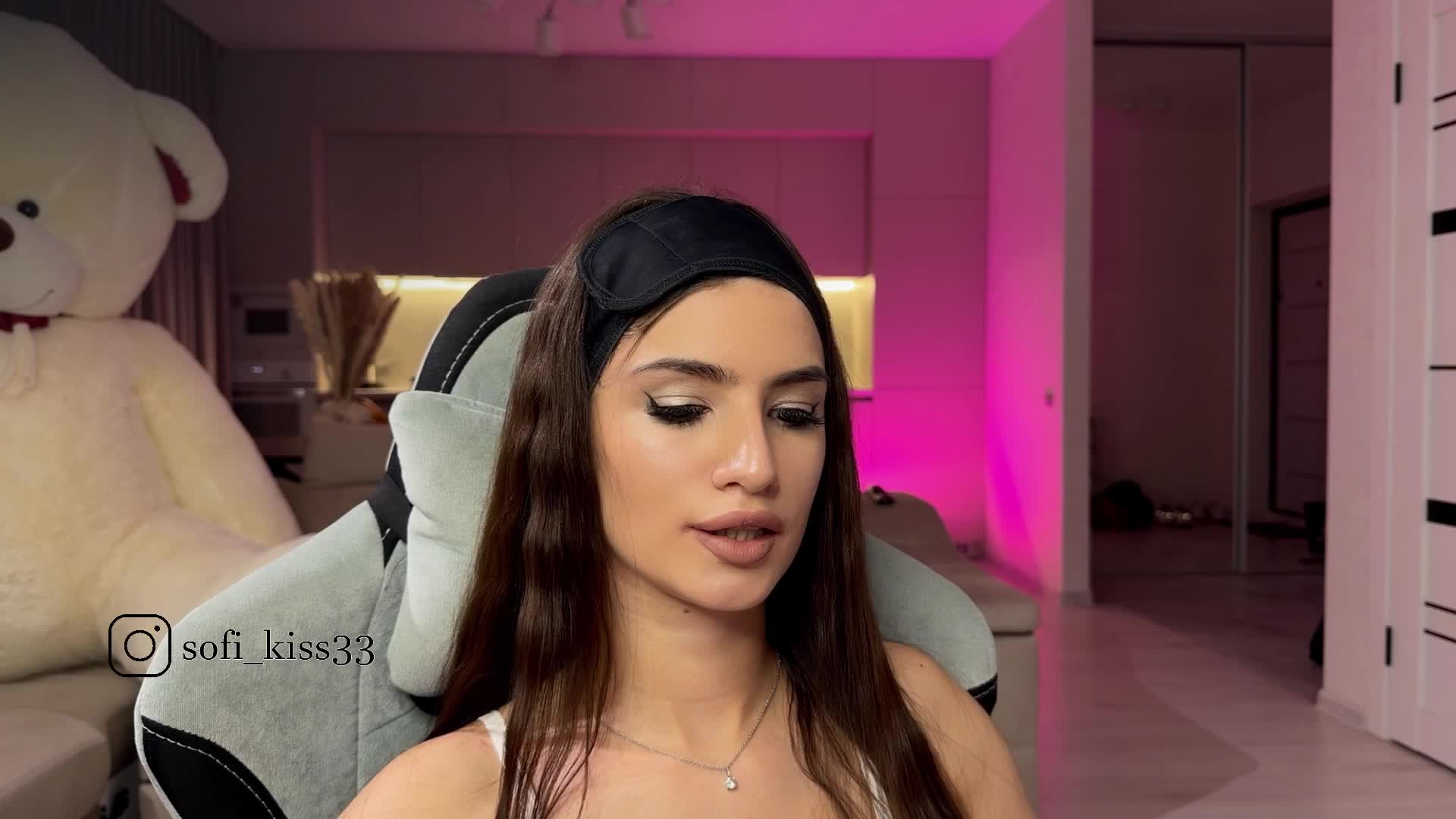 Sofi-Mi Adult Chat October 31, 2025