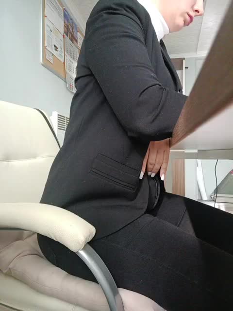 EmmiHot Adult Chat October 31, 2025