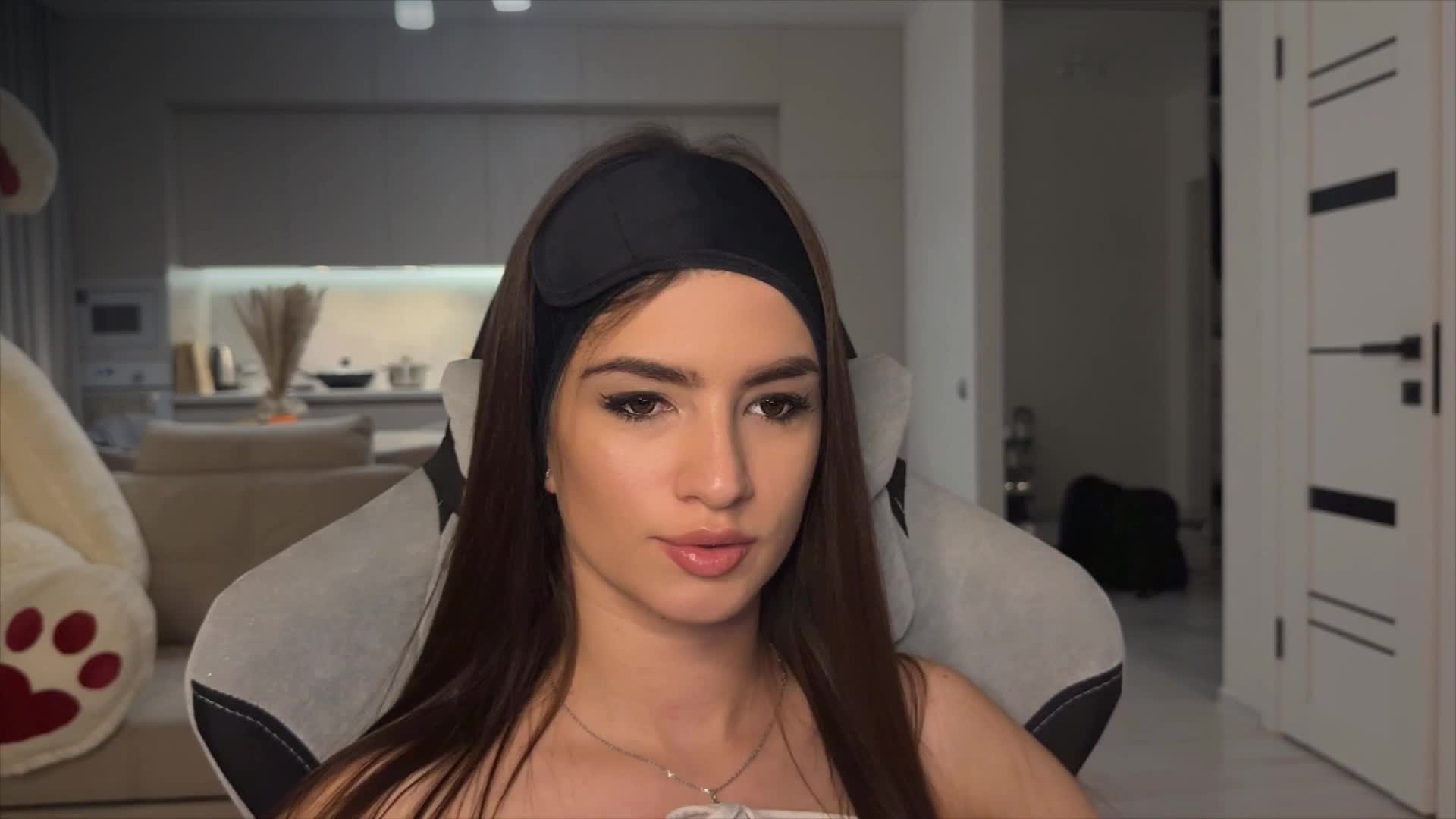 Sofi-Mi Adult Chat October 27, 2025