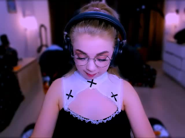 BabyNicole Adult Chat October 31, 2025