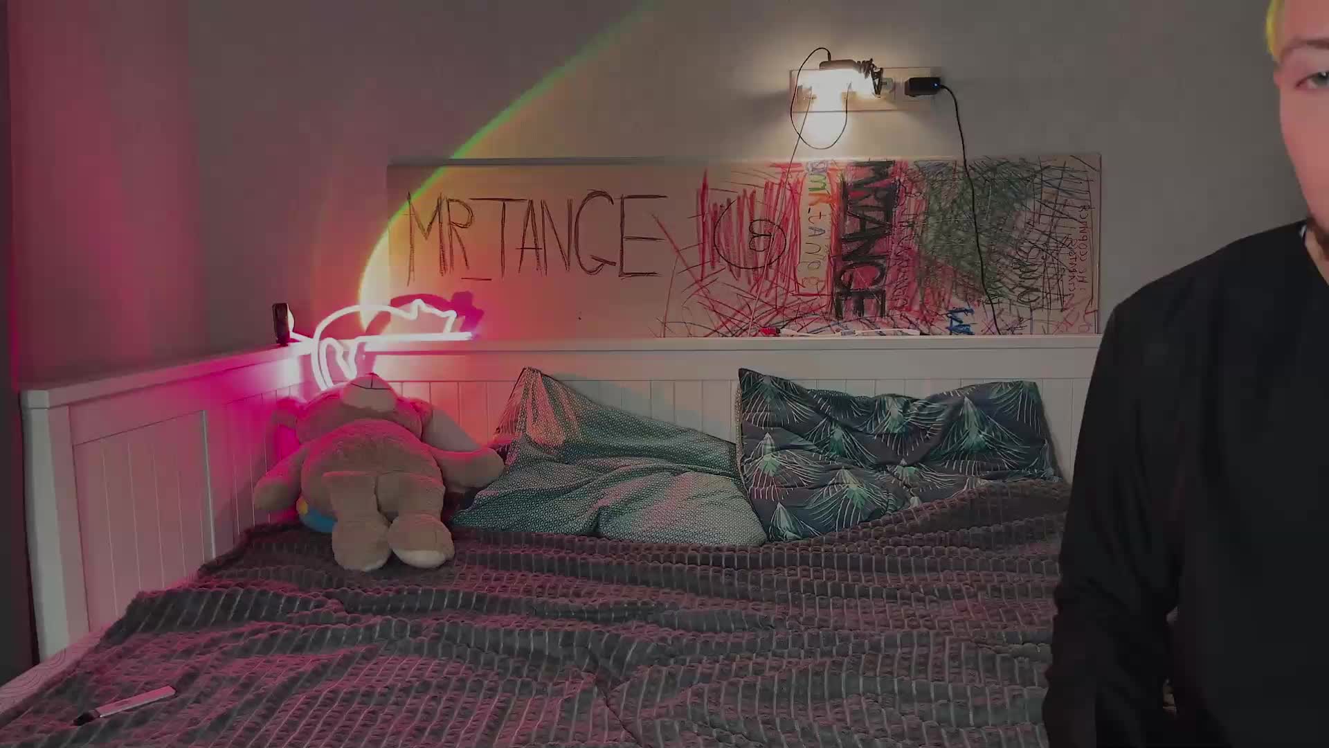 Z0mb1el0ll1 Adult Chat October 31, 2025