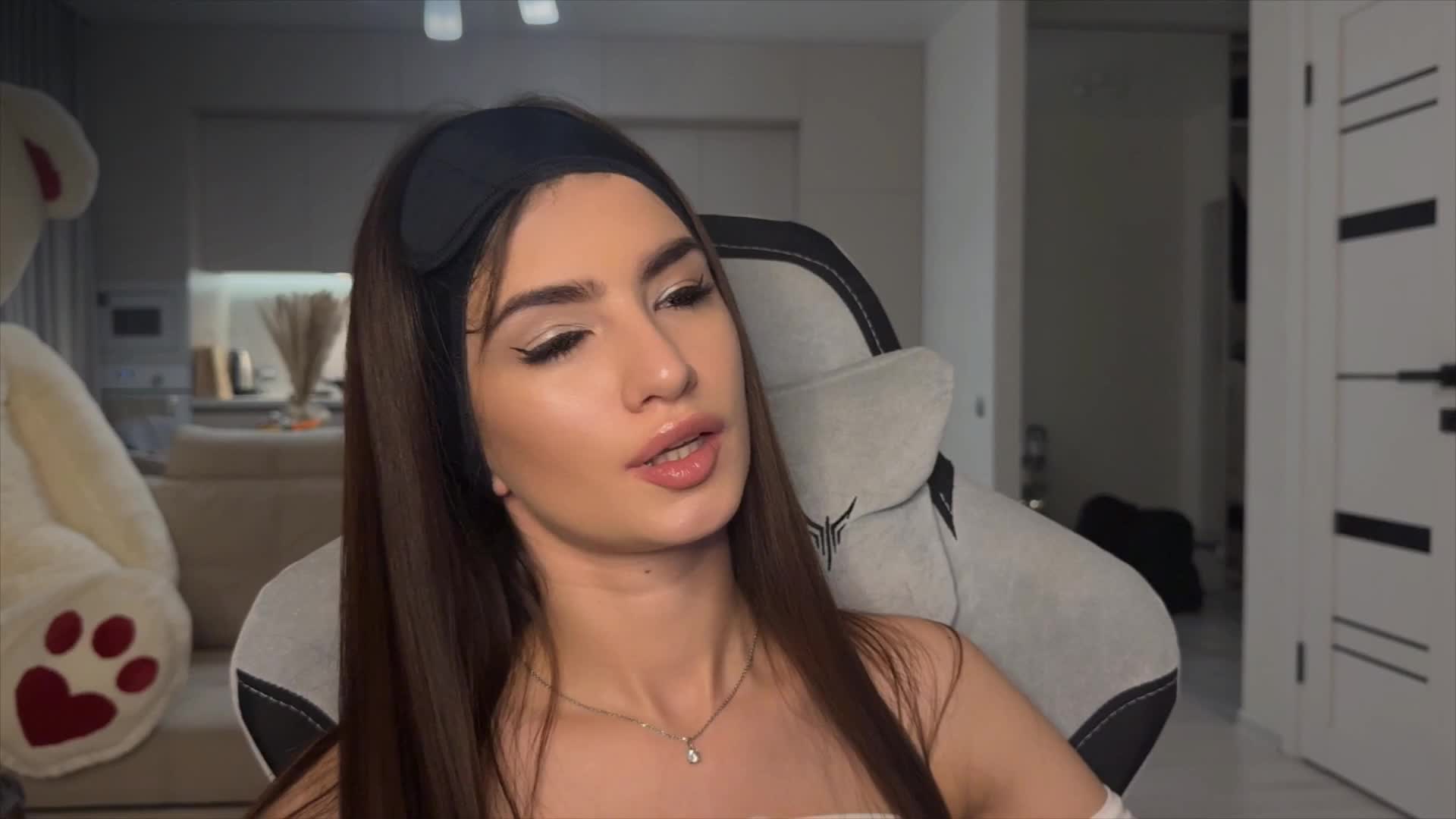 Sofi-Mi Adult Chat October 27, 2025