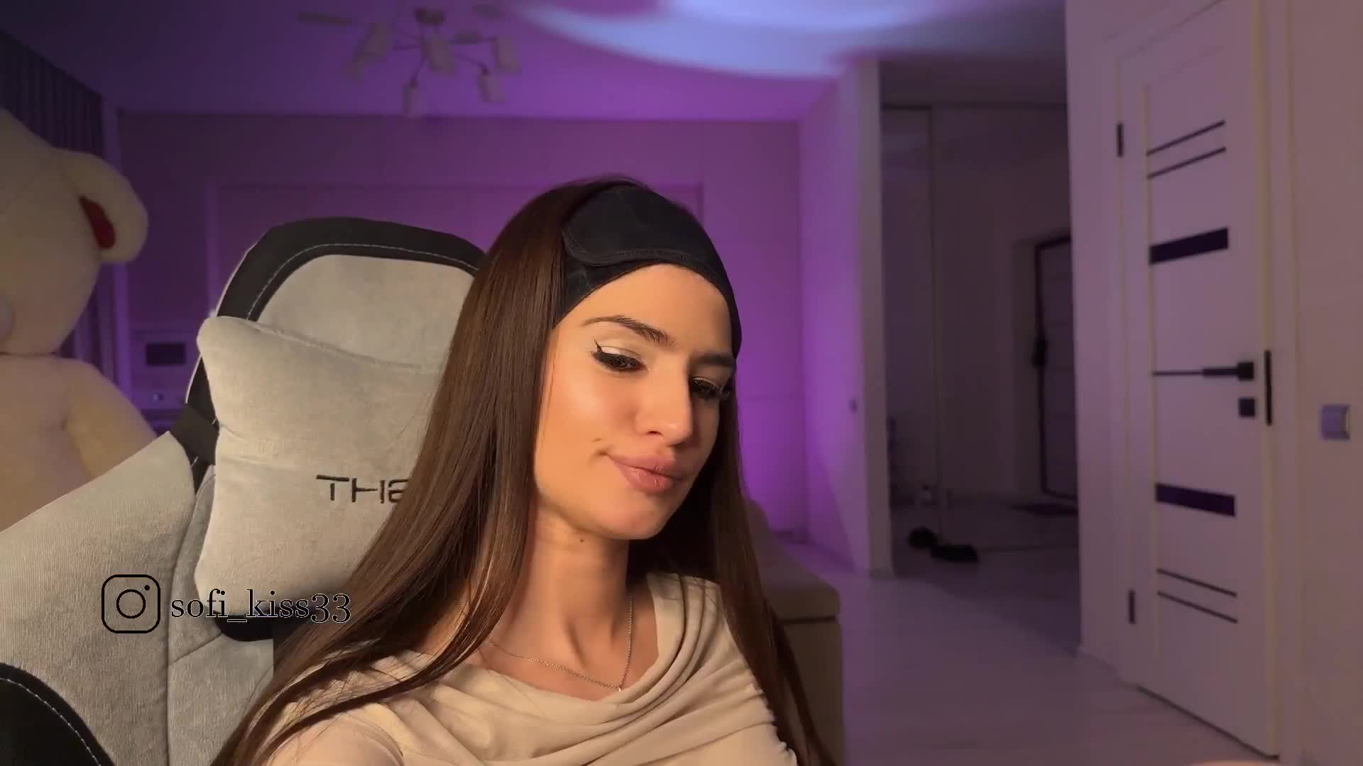 Sofi-Mi Adult Chat October 28, 2025