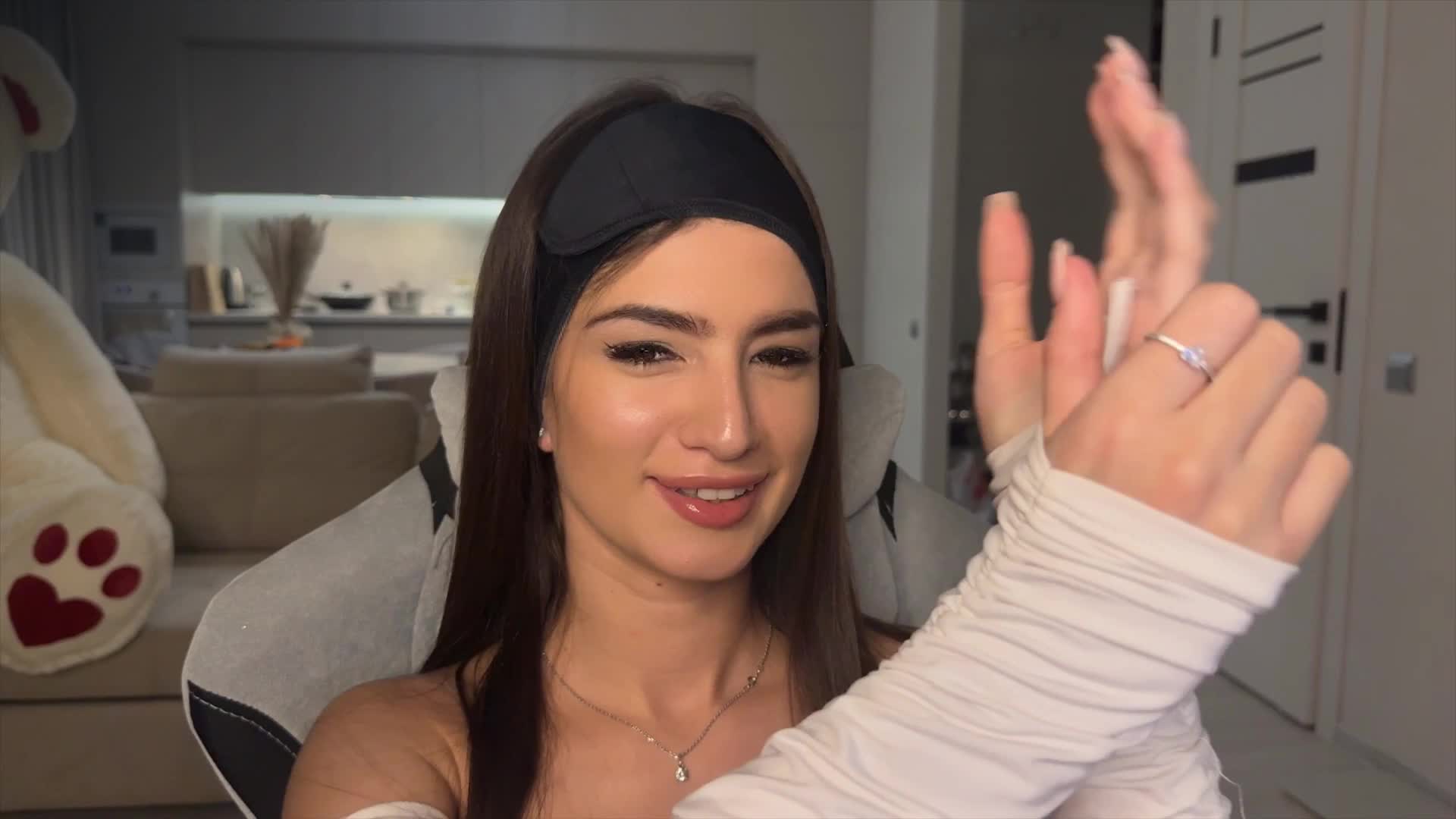 Sofi-Mi Adult Chat October 27, 2025