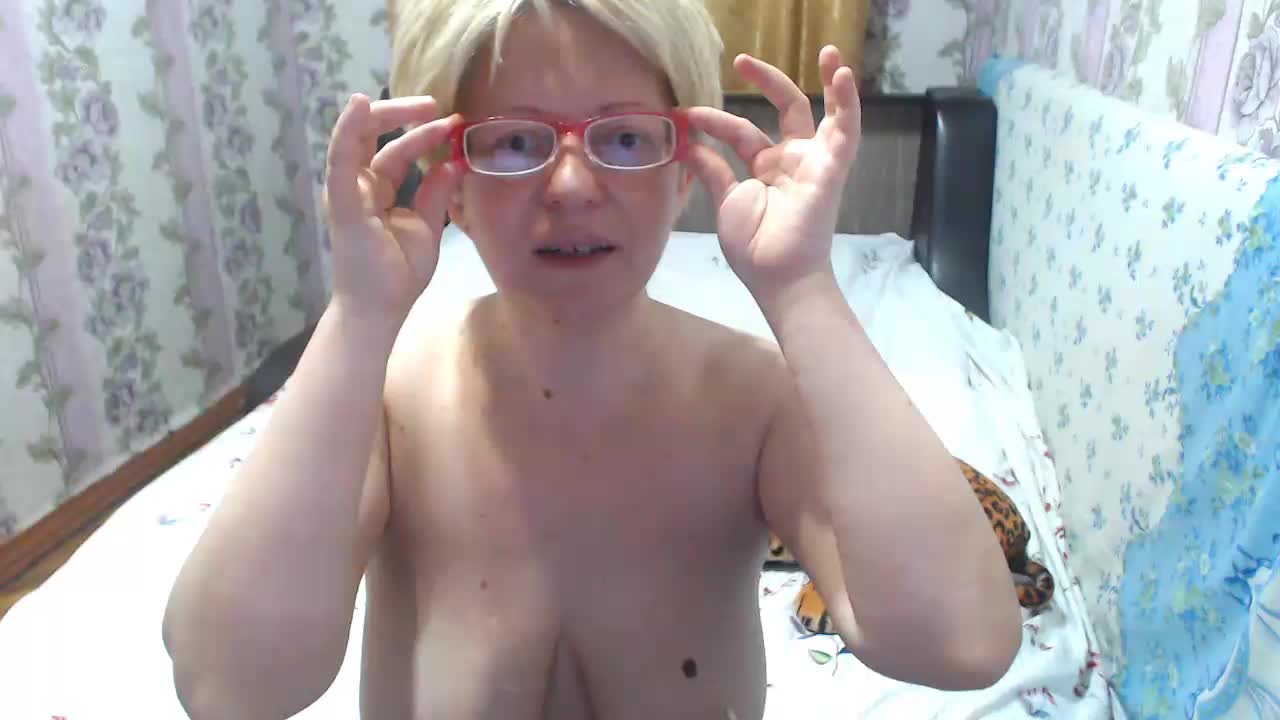 CrazzyBitch Adult Chat October 31, 2025