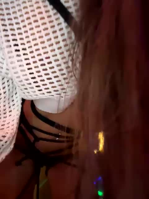 VIP17CoupleDream Adult Chat October 31, 2025