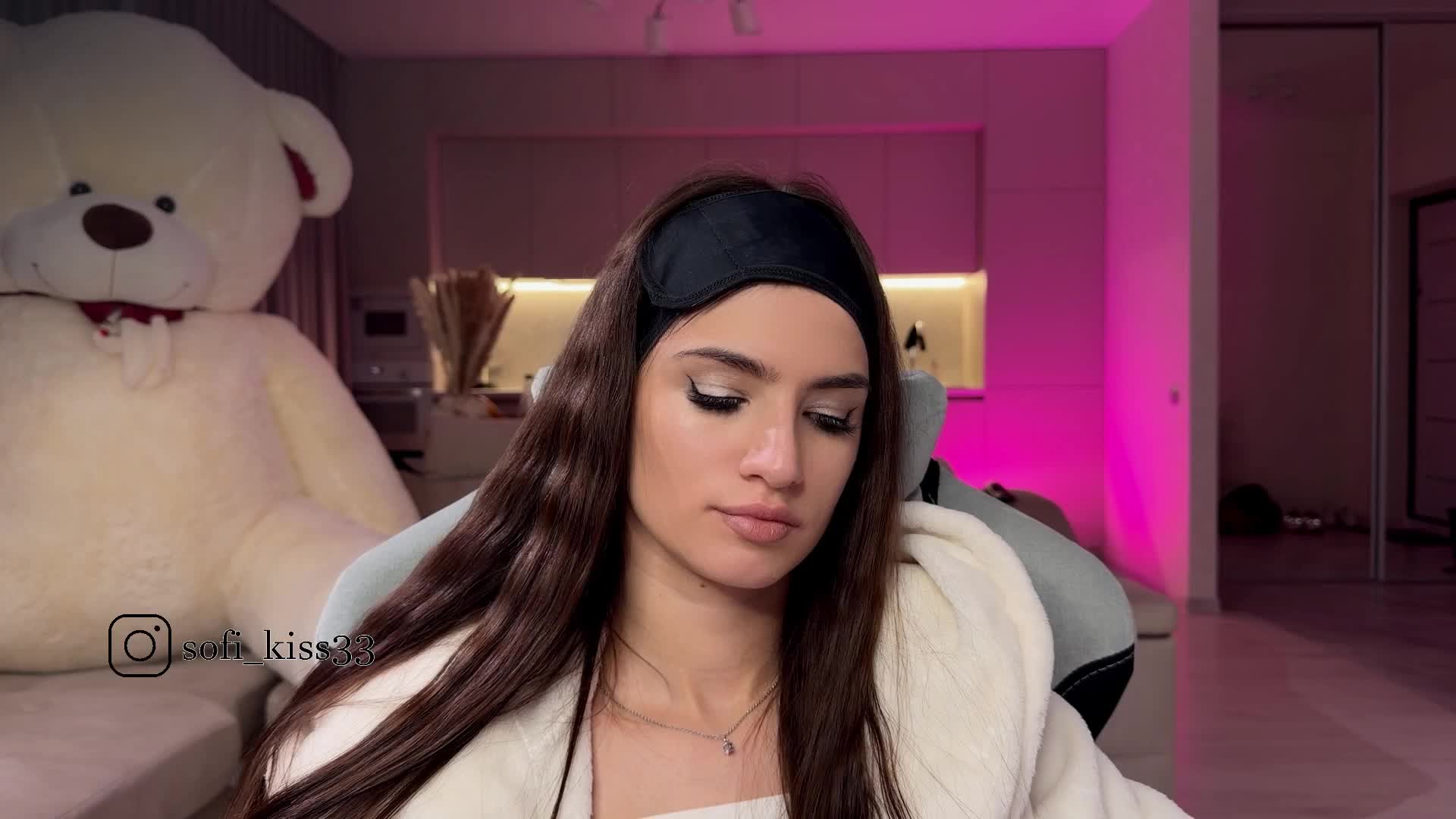 Sofi-Mi Adult Chat October 31, 2025