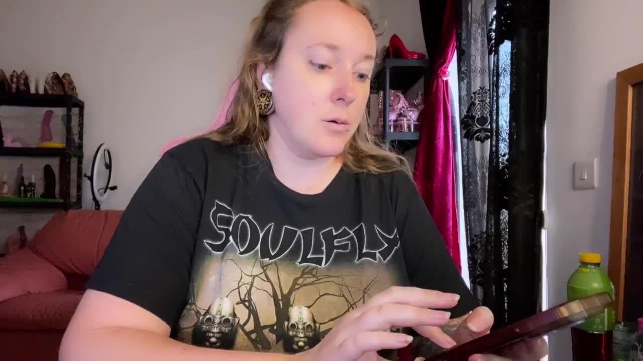 NylonQueen Adult Chat October 31, 2025