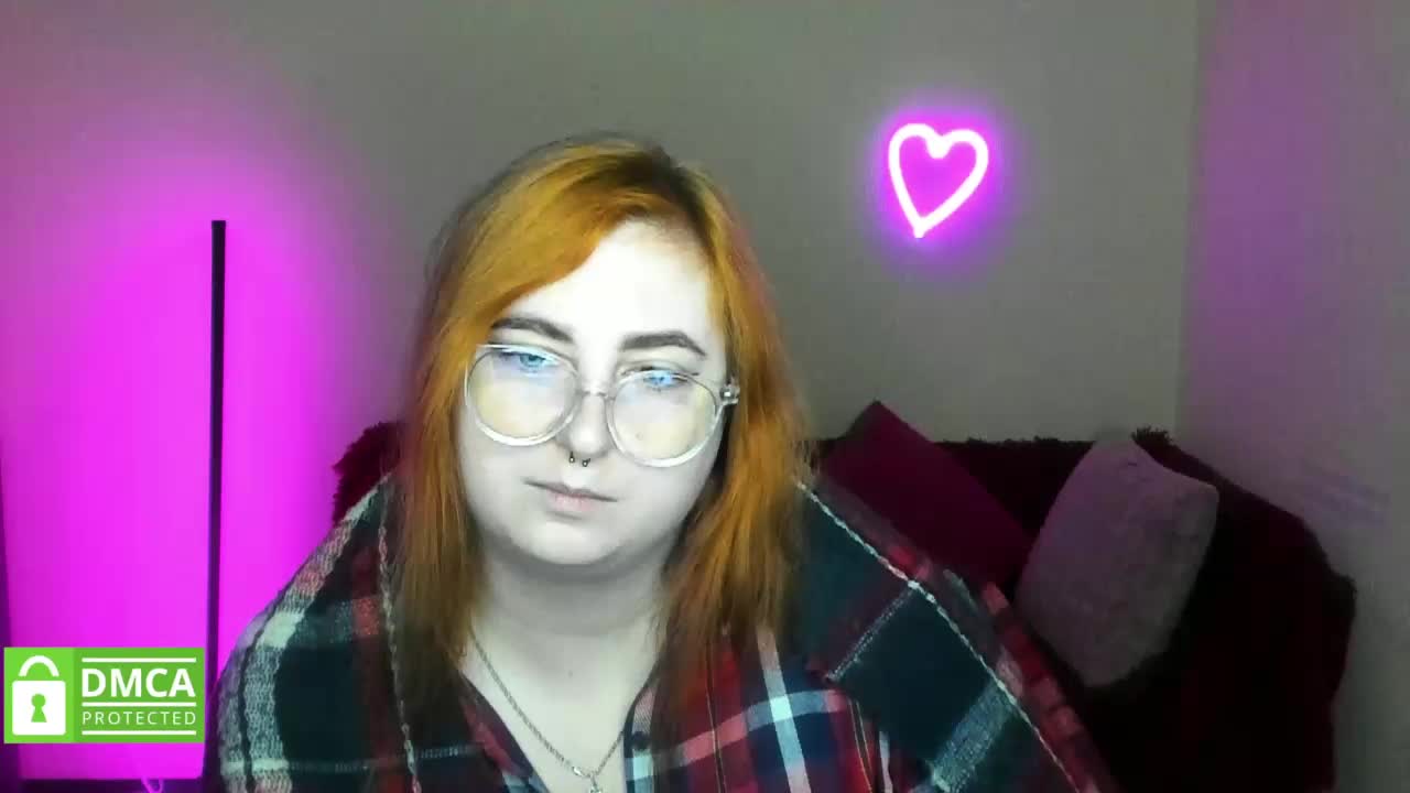 Aliciaredluv Adult Chat October 31, 2025