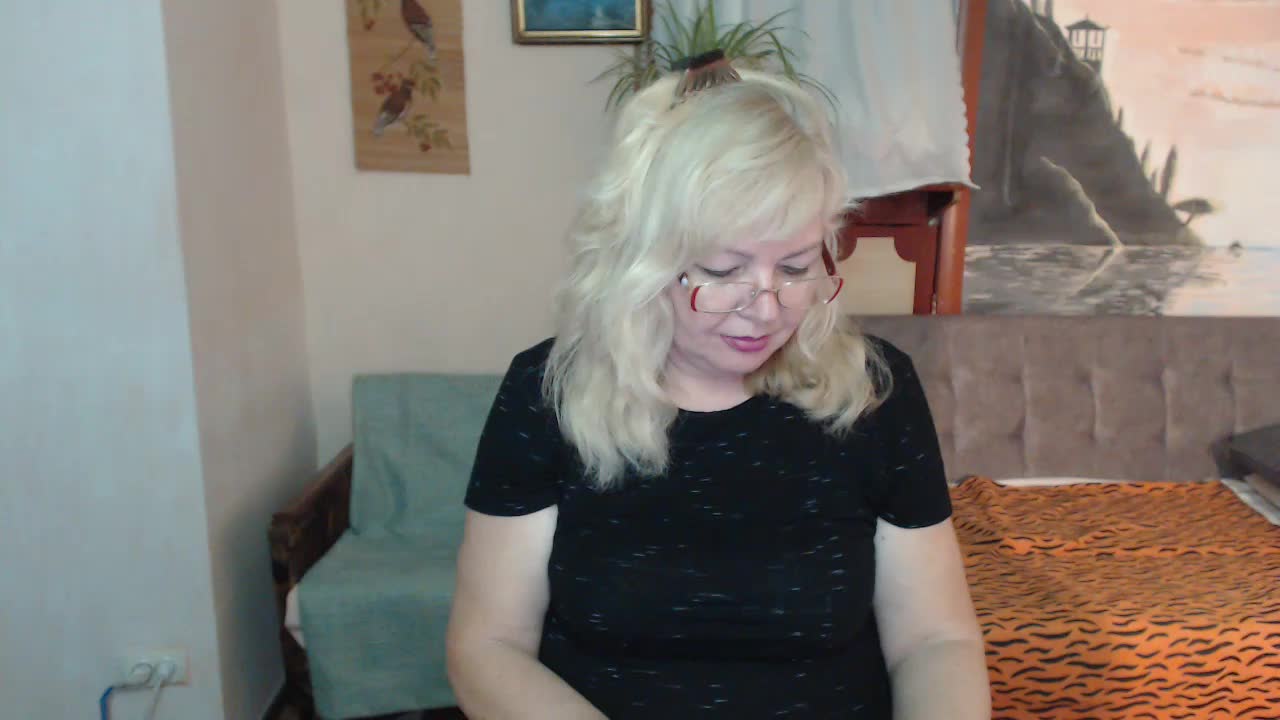 EvelynLoveShy Adult Chat October 30, 2025
