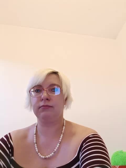 Vika211 Adult Chat October 31, 2025