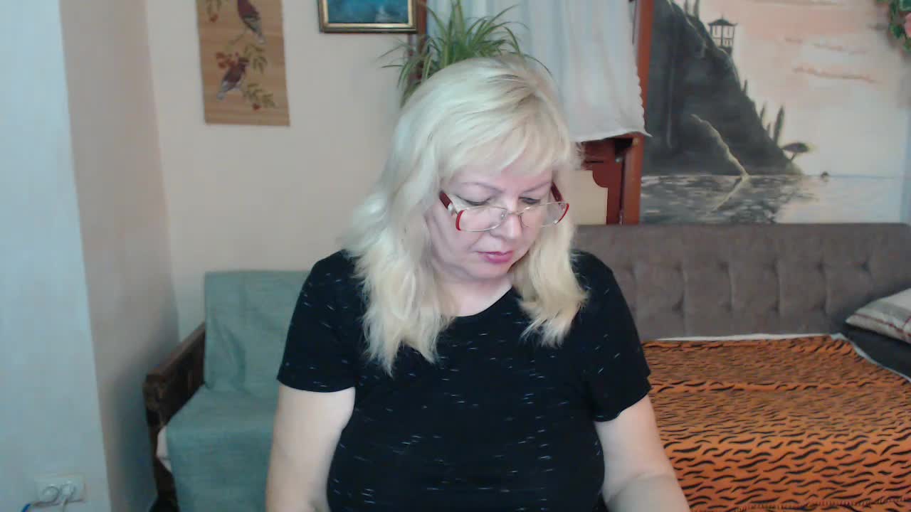 EvelynLoveShy Adult Chat October 31, 2025