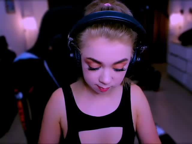 BabyNicole Adult Chat October 31, 2025