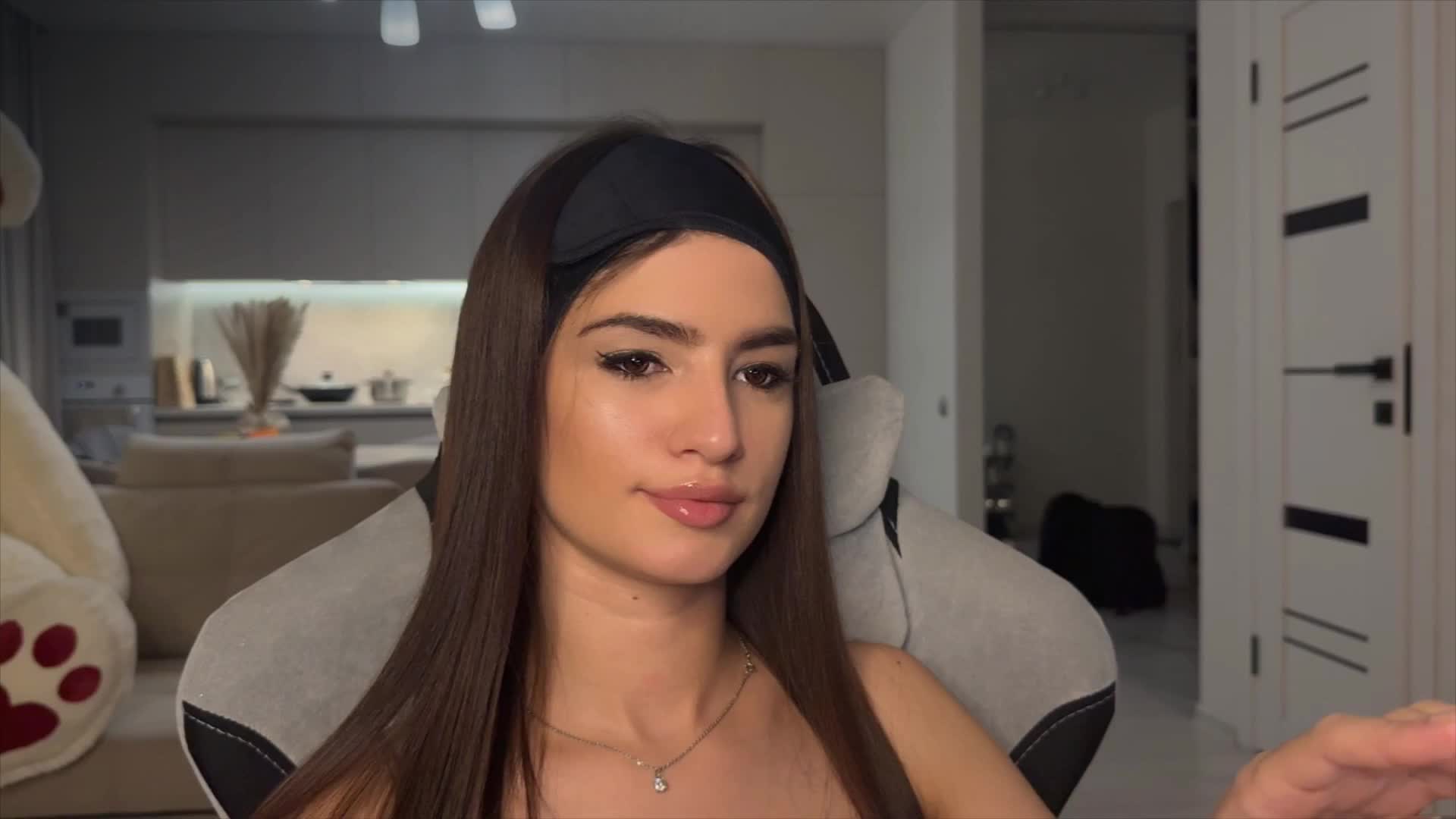 Sofi-Mi Adult Chat October 27, 2025