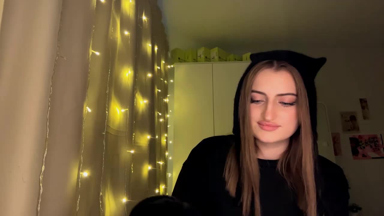 AuraLahrman Adult Chat October 31, 2025