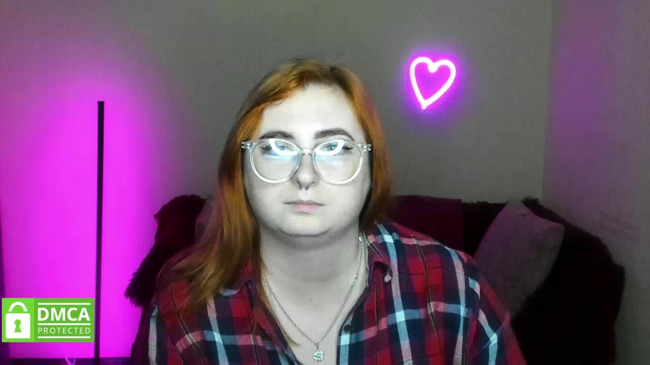 Aliciaredluv Adult Chat October 31, 2025