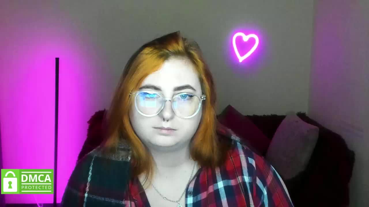 Aliciaredluv Adult Chat October 31, 2025