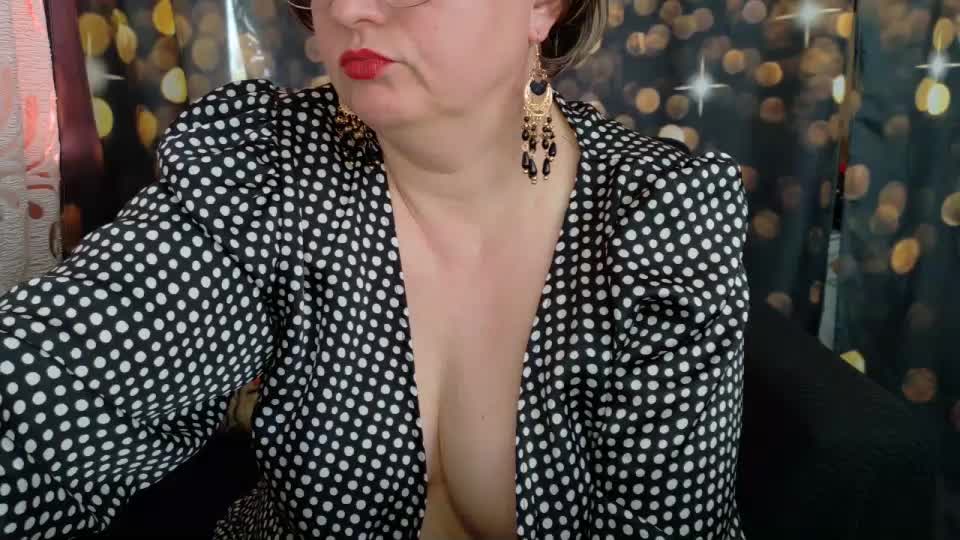 Golden_Lady Adult Chat October 31, 2025