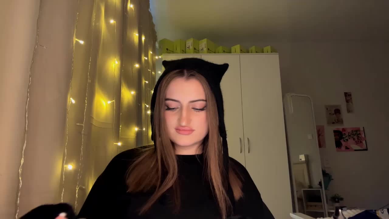 AuraLahrman Adult Chat October 31, 2025