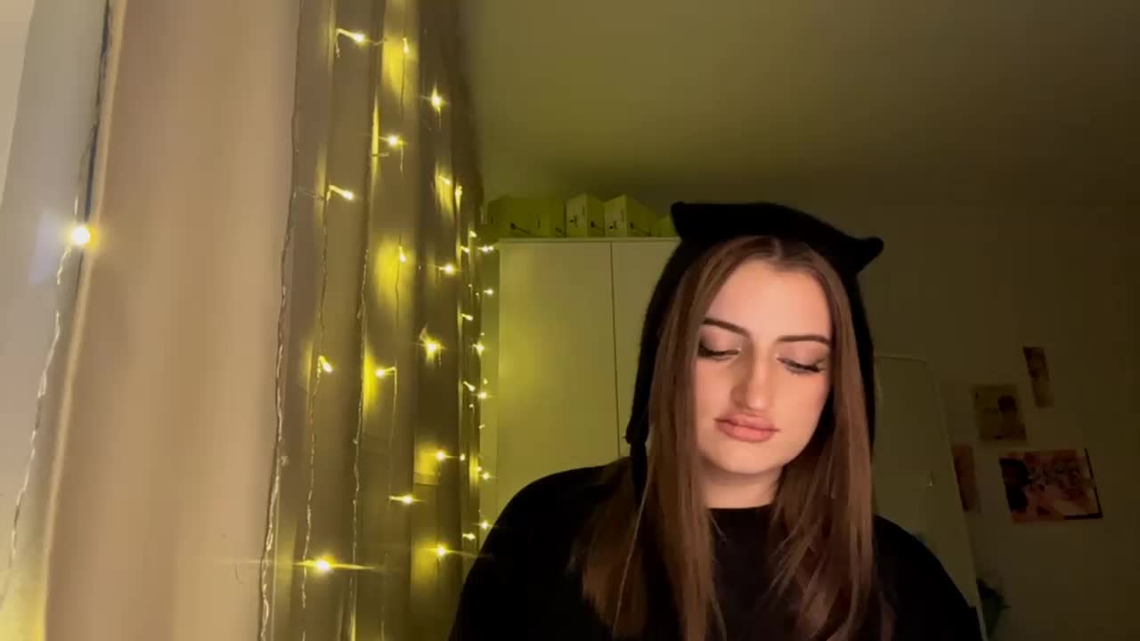 AuraLahrman Adult Chat October 31, 2025