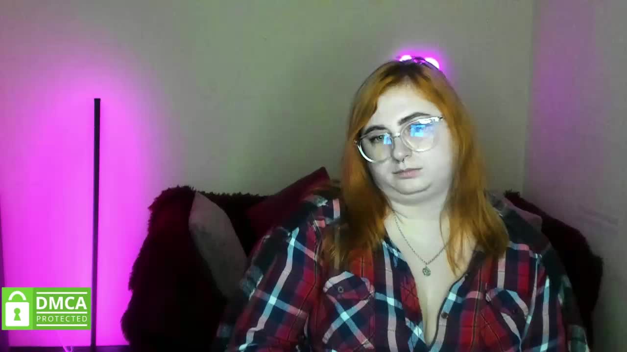 Aliciaredluv Adult Chat October 31, 2025