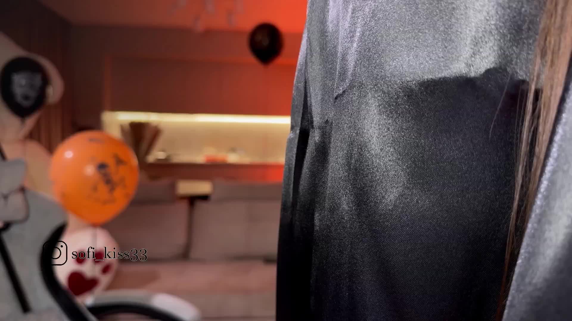 Sofi-Mi Adult Chat October 31, 2025