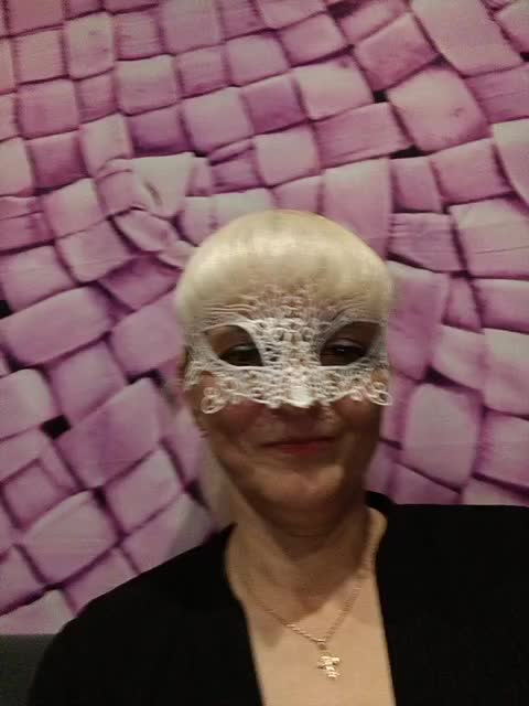 Iinna Adult Chat October 31, 2025