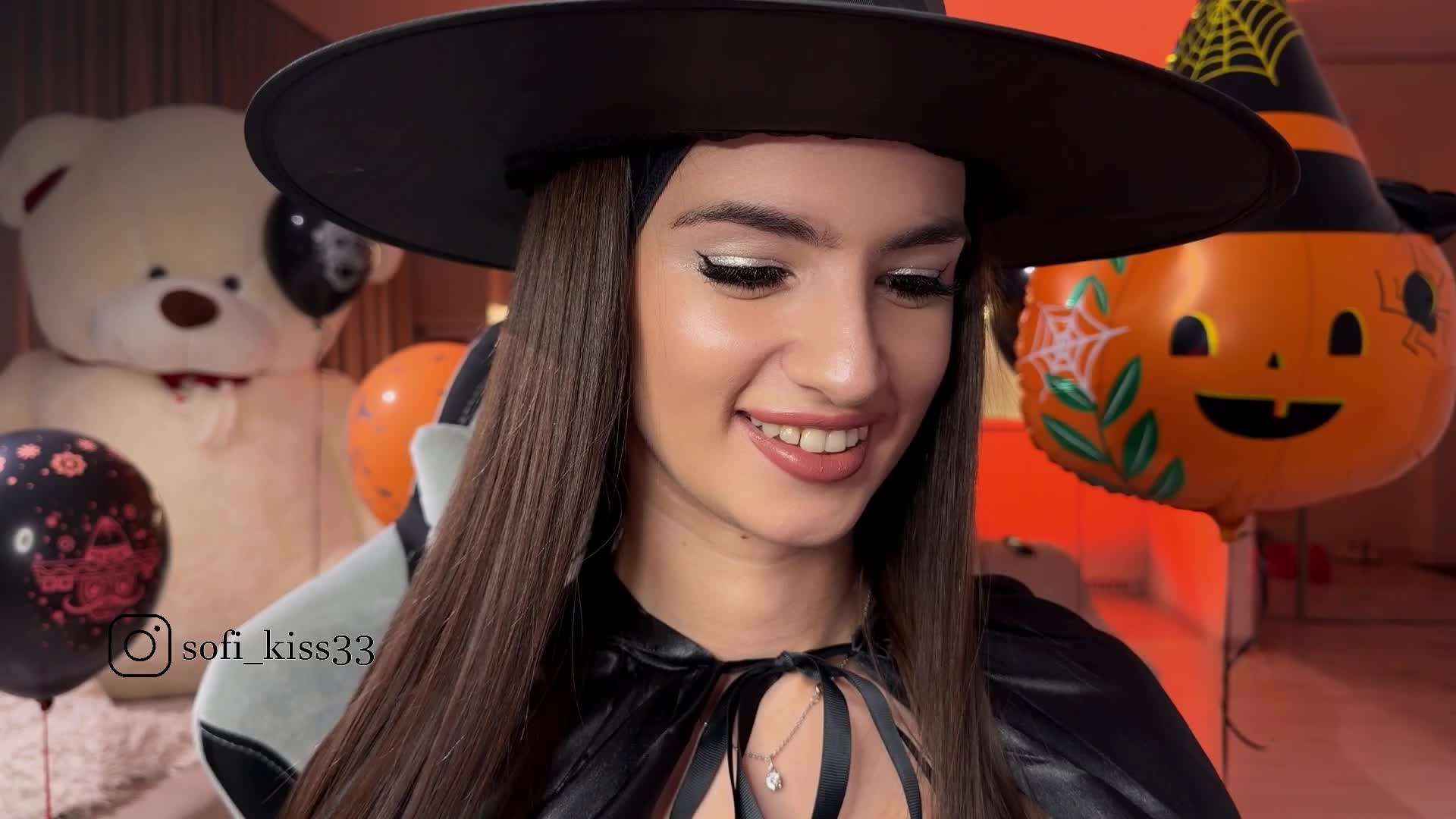 Sofi-Mi Adult Chat October 31, 2025