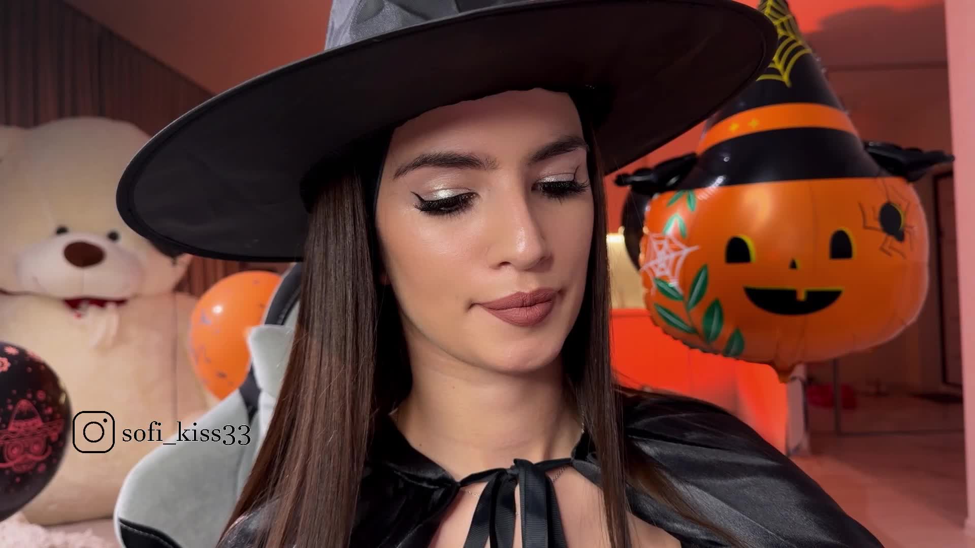 Sofi-Mi Adult Chat October 31, 2025