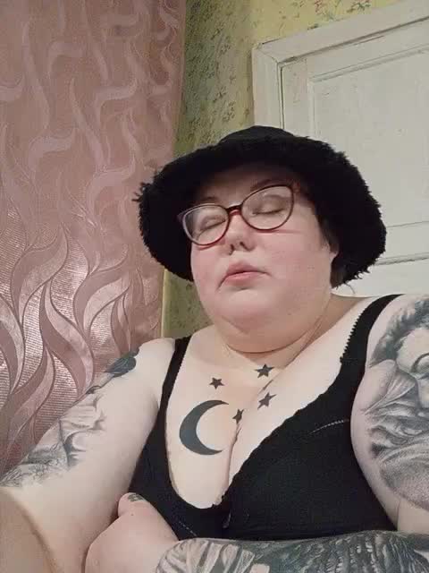 Svetlanka86 Adult Chat November 1, 2025