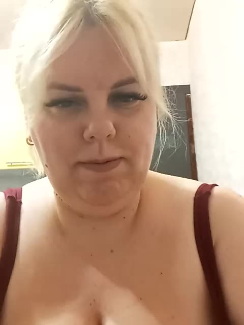 blondy_girl1499 Adult Chat November 1, 2025