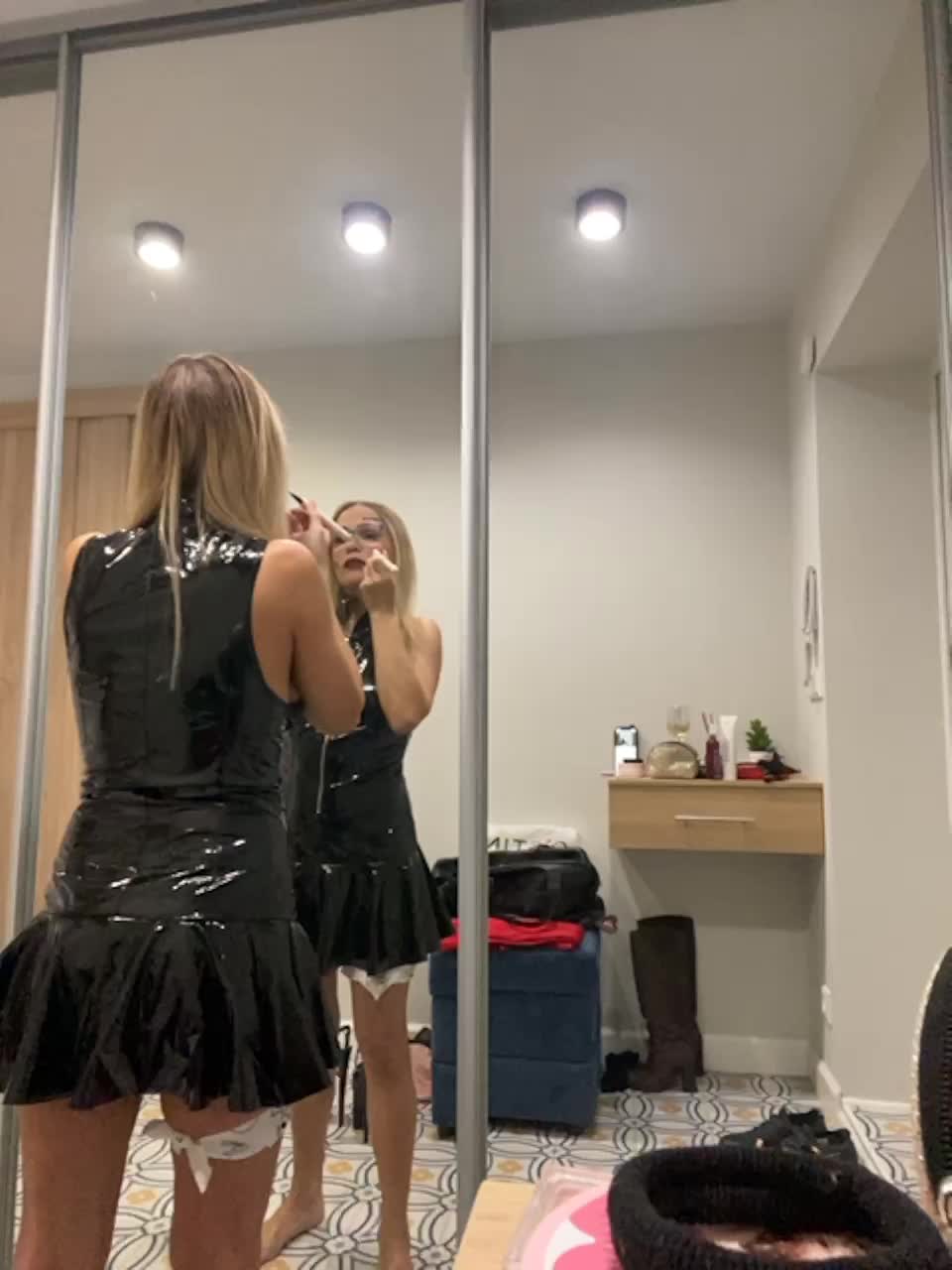 Lisa1225 Adult Chat November 1, 2025