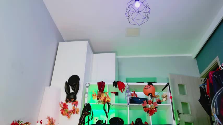 Ella__Kross Adult Chat November 1, 2025